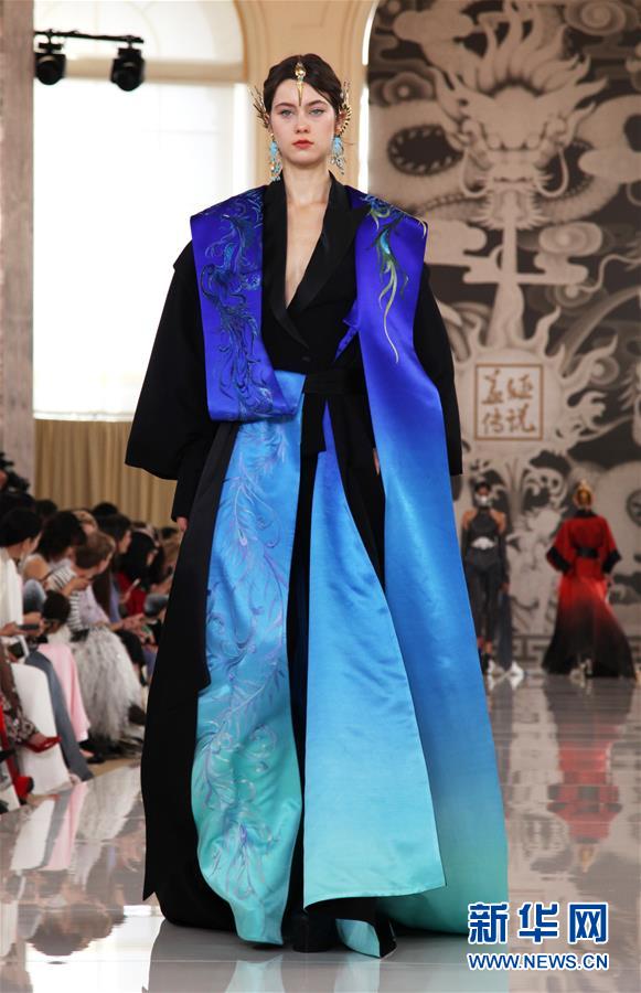 （国际）（4）中国高级时装秀亮相巴黎