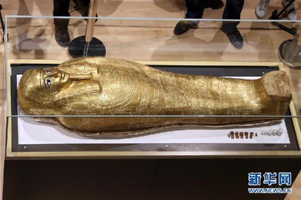 （国际）（7）埃及展出被归还的古埃及祭司镀金棺