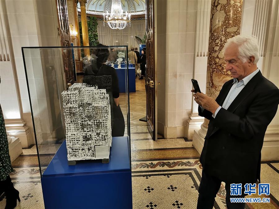 (国际·图文互动)(1)通讯:当“中国白”遇上“尼斯蓝”