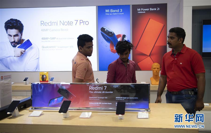 （习近平出访配合稿·图文互动）（5）特稿：电影、瑜伽、智能手机——中印两个文明古国交往“新故事”