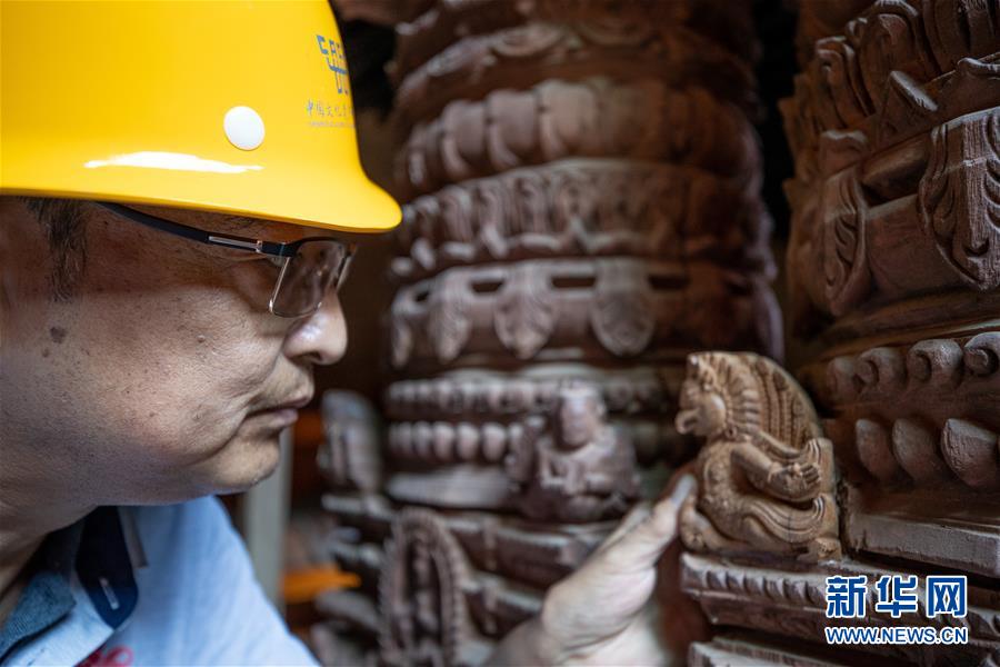 （习近平出访配合稿·图文互动）（9）通讯：尼泊尔工艺家和中国文物修复师的历史之约