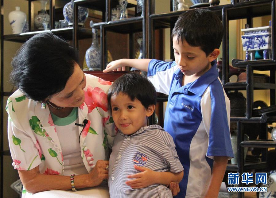 (国际·图文互动)(2)我们家与中国的不解之缘——记推动泰中建交的参与者西林·帕他诺泰和她的家人
