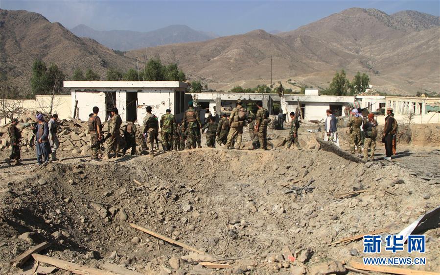 (国际)(2)阿富汗汽车炸弹袭击致3死43伤