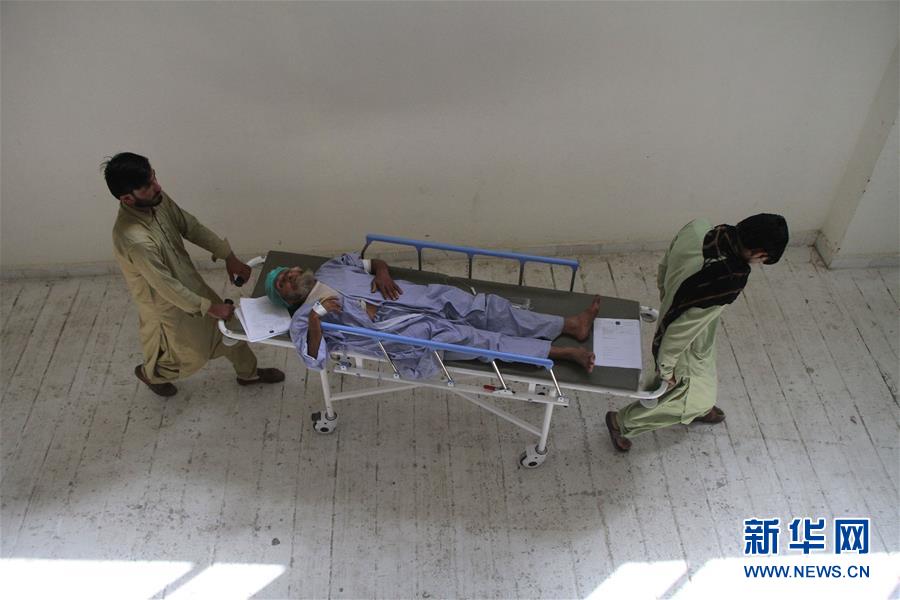 (国际)(5)阿富汗汽车炸弹袭击致3死43伤