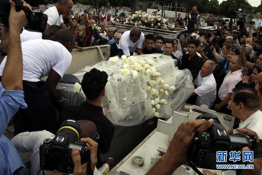 （國際）（1）兩萬多古巴民眾向芭蕾舞大師阿隆索遺體告別