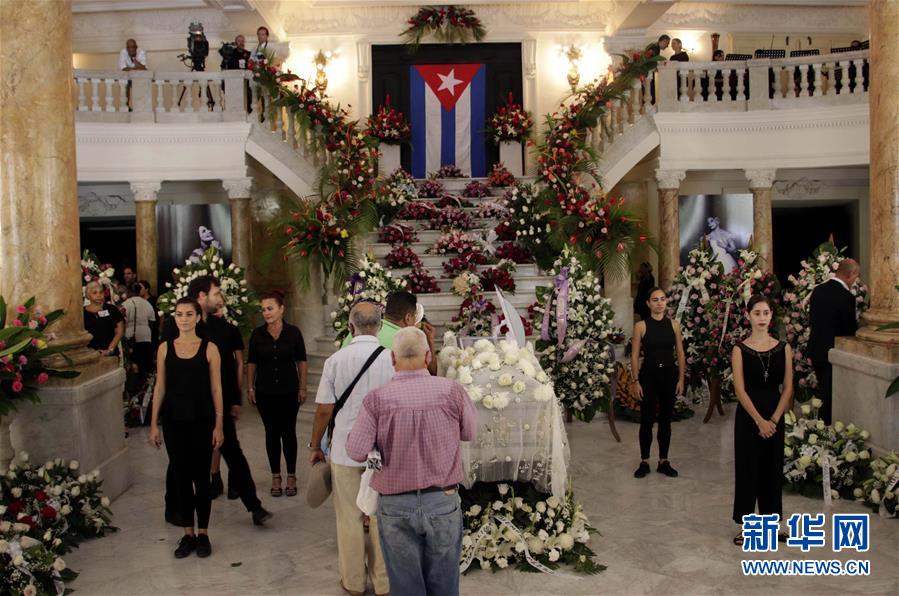 （國際）（4）兩萬多古巴民眾向芭蕾舞大師阿隆索遺體告別