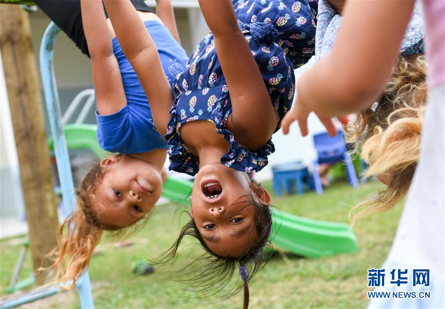 （国际·图文互动）（3）中国援建“你好”学校　圆库克群岛孩子梦