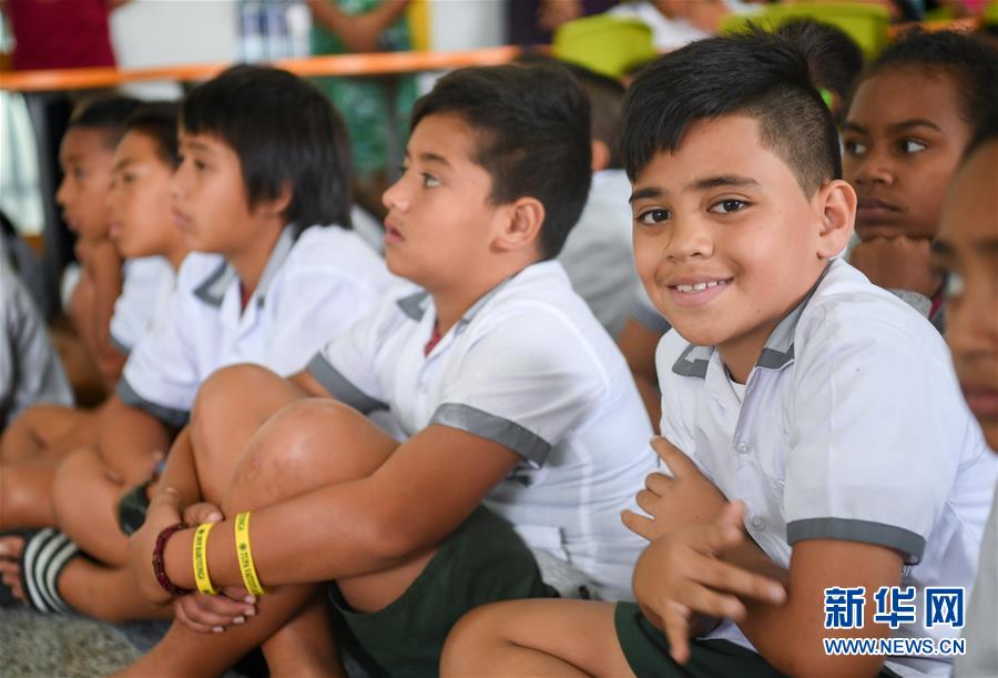（国际·图文互动）（8）中国援建“你好”学校　圆库克群岛孩子梦
