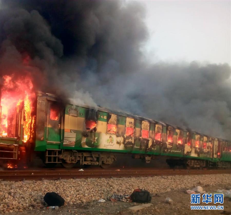 （國際）（5）巴基斯坦一旅客列車起火 導致至少65人死亡