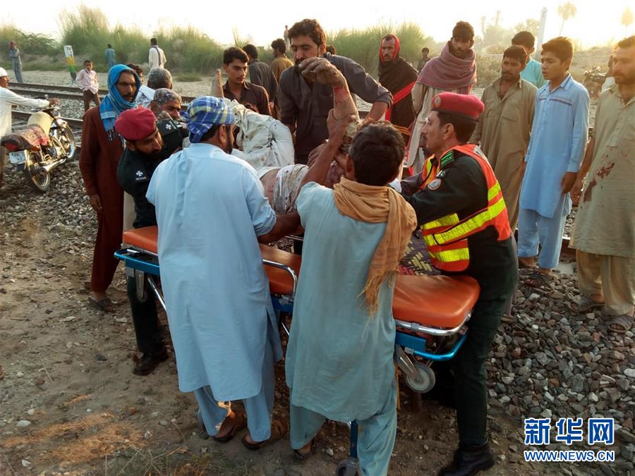 （國際）（4）巴基斯坦一旅客列車起火 導致至少65人死亡