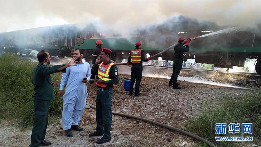 （國際）（3）巴基斯坦一旅客列車起火 導致至少65人死亡