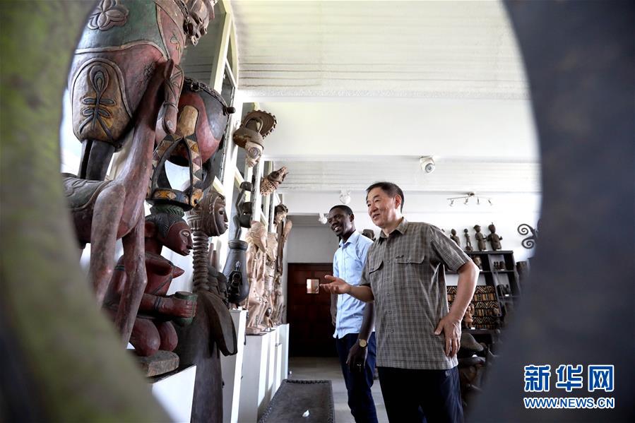 (国际·图文互动)(2)通讯:收藏“非洲之美”的中国人——访几内亚湾非洲国际艺术博物馆馆长谢燕申
