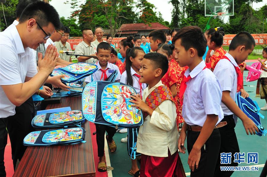 (国际·图文互动)(4)通讯:中老铁路为两国友谊牵线搭桥