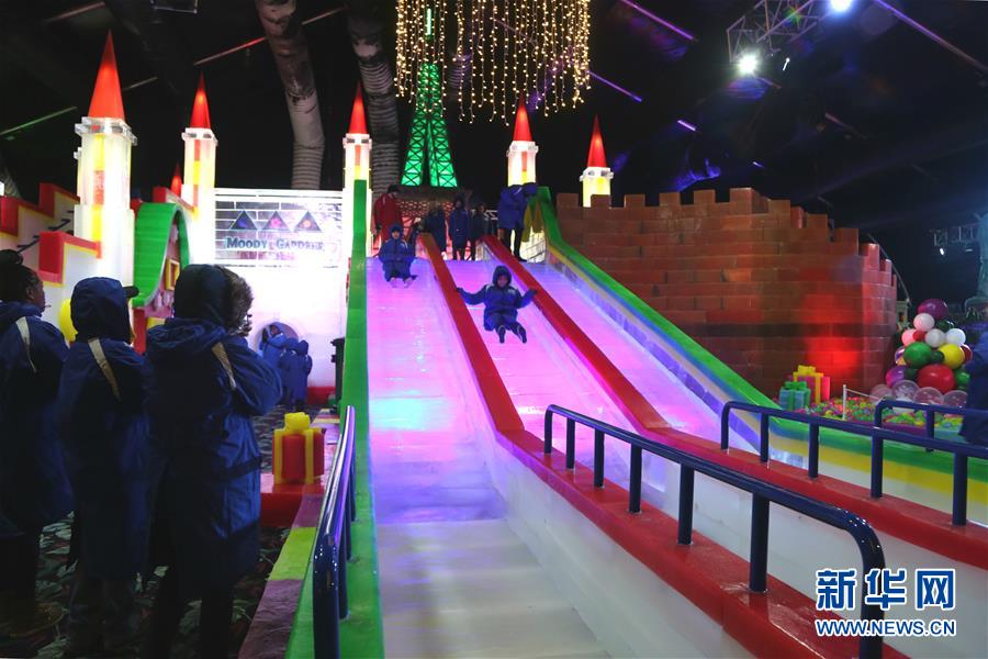 （国际）（1）中国冰雕师在美国打造&ldquo;冰雪奇缘&rdquo;