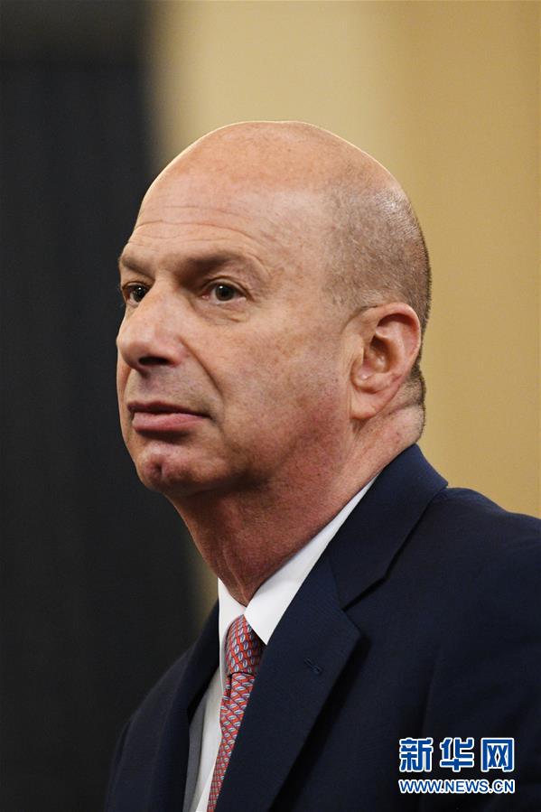 (国际)(2)特朗普弹劾调查重要证人到国会作证引关注