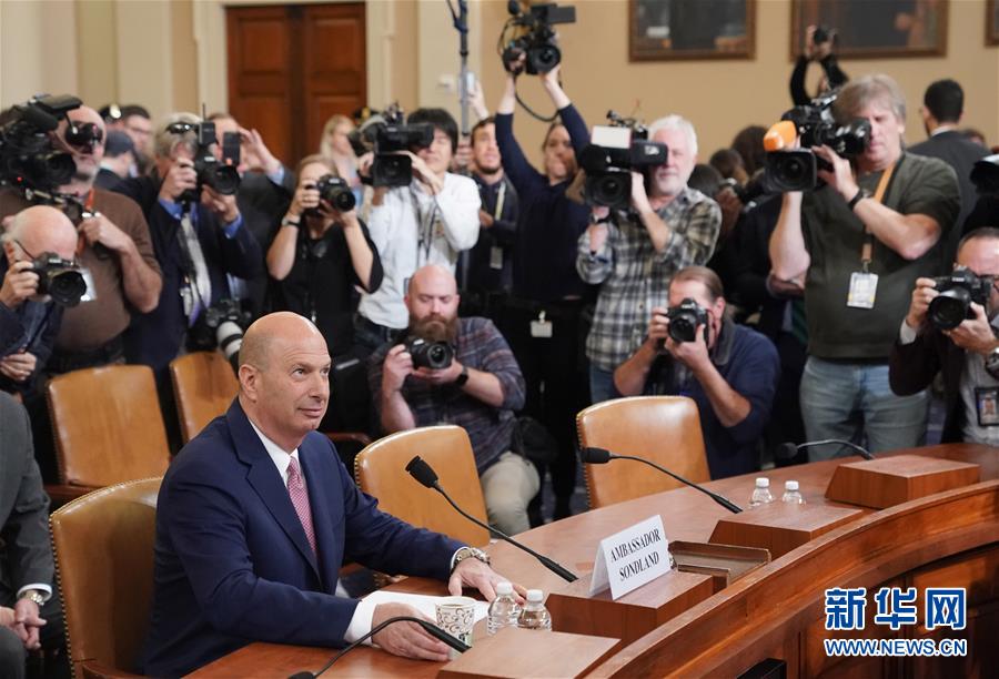 (国际)(4)特朗普弹劾调查重要证人到国会作证引关注