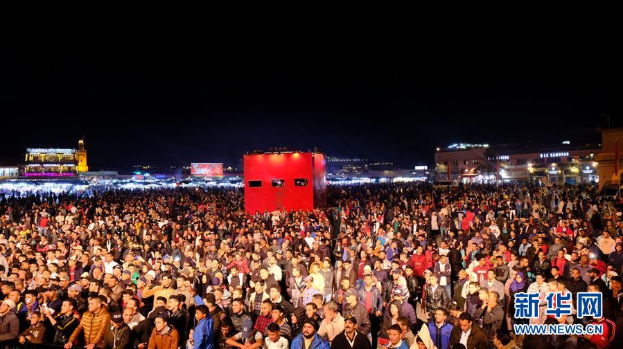 （国际·图文互动）（1）通讯：在“不眠广场”感受光影魅力 