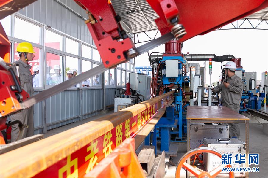 （国际）（3）中老铁路焊轨基地正式投入生产