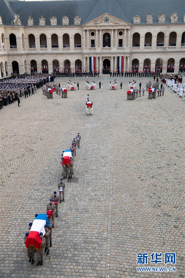 （国际）（5）法国为马里军事行动身亡军人举行悼念仪式