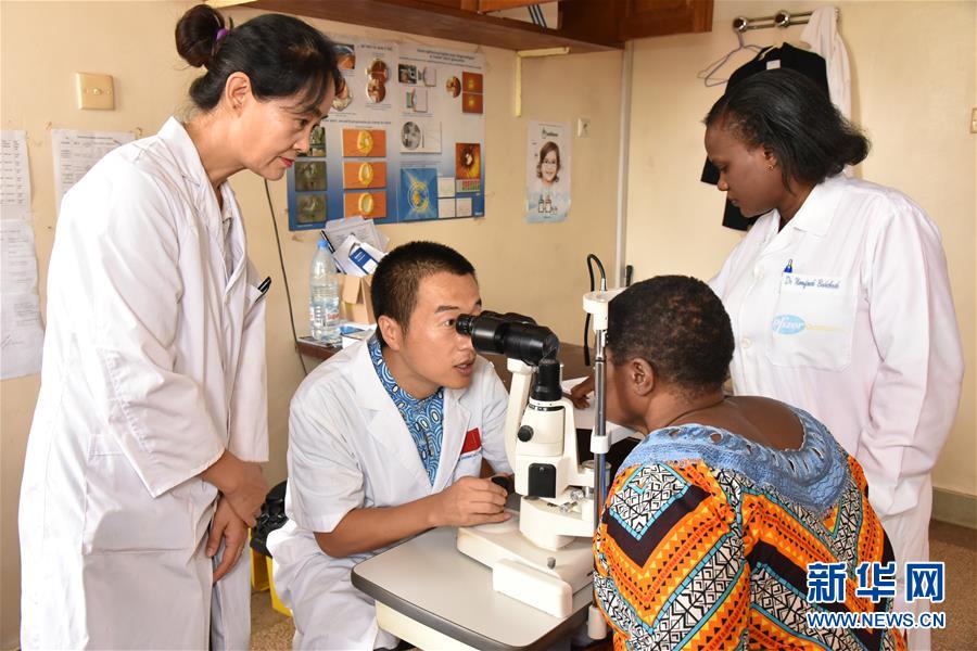(国际·图文互动)(4)通讯:《中喀一家人》——赠别中国医疗队员的非洲旋律