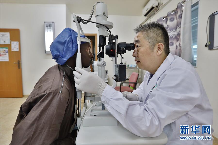 （国际·图文互动）（1）通讯：给更多人带来光明——记中国驻吉布提保障基地“光明行动”专项医疗服务活动