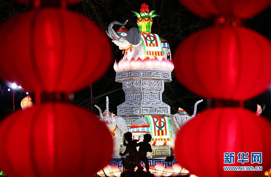 （国际）（1）中国彩灯点亮法国塞纳古堡