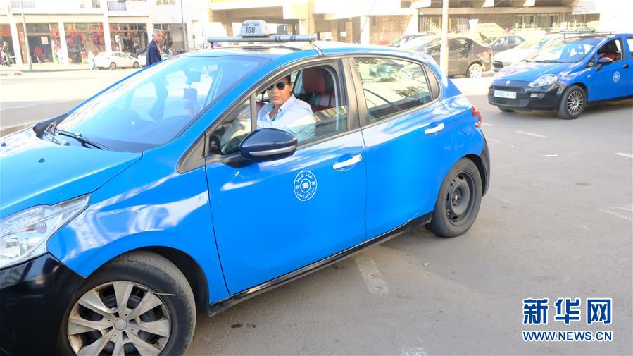 （国际·图文互动）（2）通讯：方向盘后的独立女性——摩洛哥女出租车司机苏阿德·迪杜