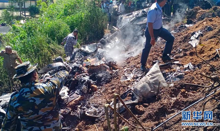 （国际）（1）斯里兰卡一架军机坠毁4人死亡