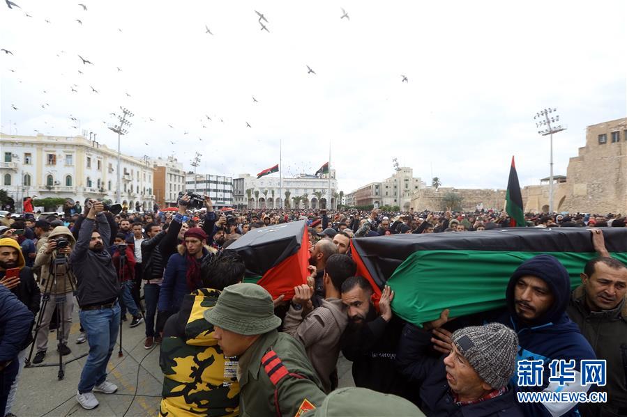 （国际）（3）利比亚首都民众哀悼军事学院空袭事件遇难学生