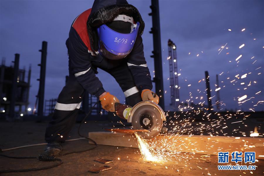 (国际·图文互动)(1)通讯:“一带一路”助力哈萨克斯坦实现工业愿景——访哈最大化工项目施工现场