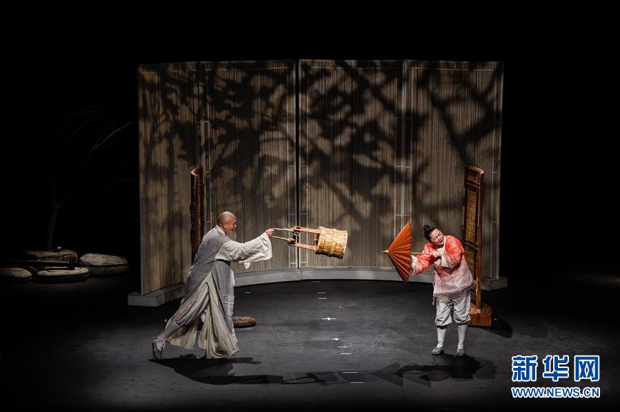 （国际·图文互动）（1）中国儿童艺术剧院肢体剧《三个和尚》在智利受到热烈欢迎