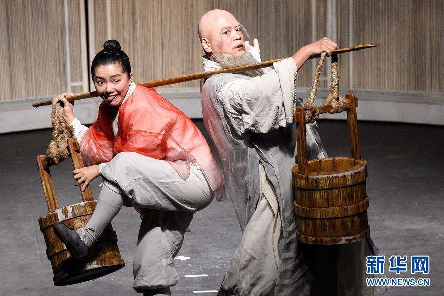 （国际·图文互动）（2）中国儿童艺术剧院肢体剧《三个和尚》在智利受到热烈欢迎