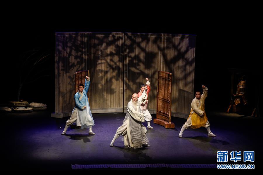 （国际·图文互动）（4）中国儿童艺术剧院肢体剧《三个和尚》在智利受到热烈欢迎
