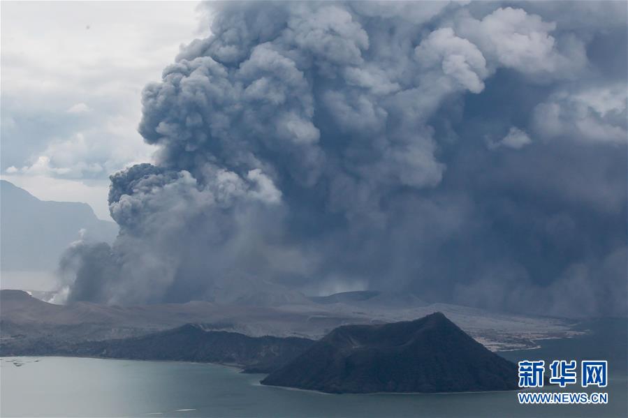 （国际）（1）菲律宾塔阿尔火山喷发 约1万居民疏散