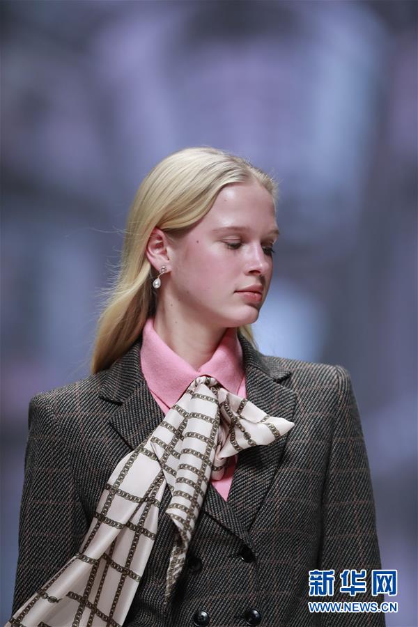 （国际）（4）Riani品牌亮相柏林秋冬时装周