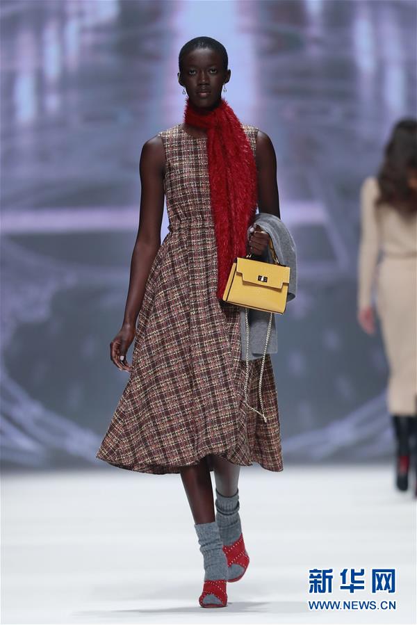 （国际）（9）Riani品牌亮相柏林秋冬时装周