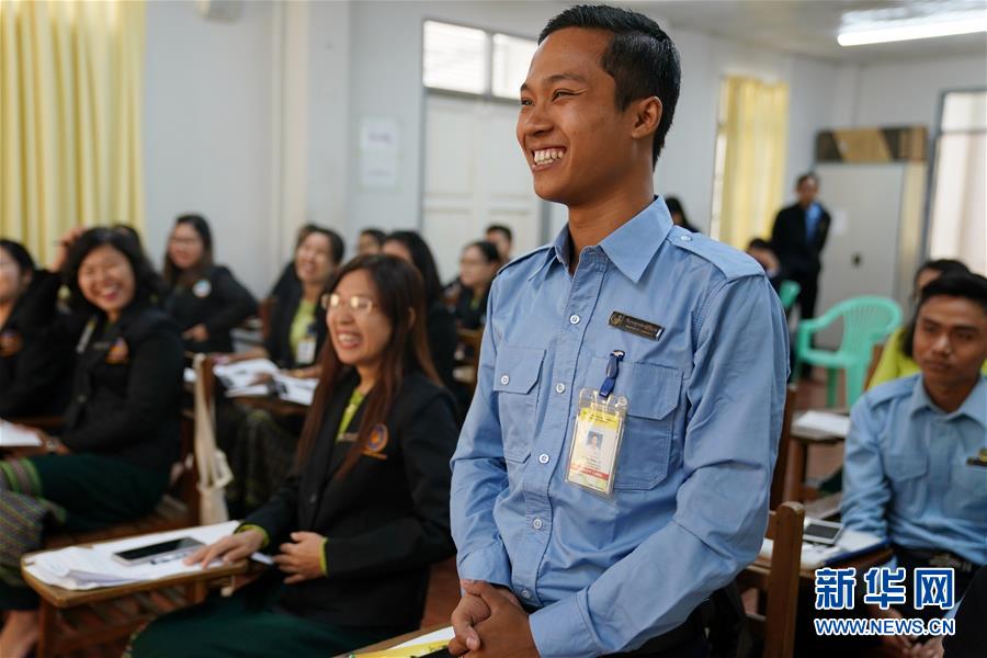 （习近平出访配合稿·图文互动）（5）通讯：缅甸公务员掀起学中文热