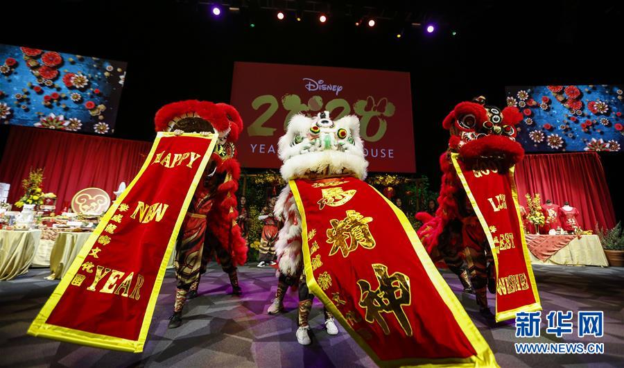 (国际·图文互动)(2)通讯:美国迪士尼加州冒险乐园红红火火迎鼠年