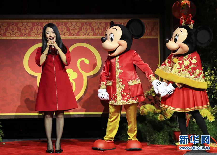 (国际·图文互动)(4)通讯:美国迪士尼加州冒险乐园红红火火迎鼠年