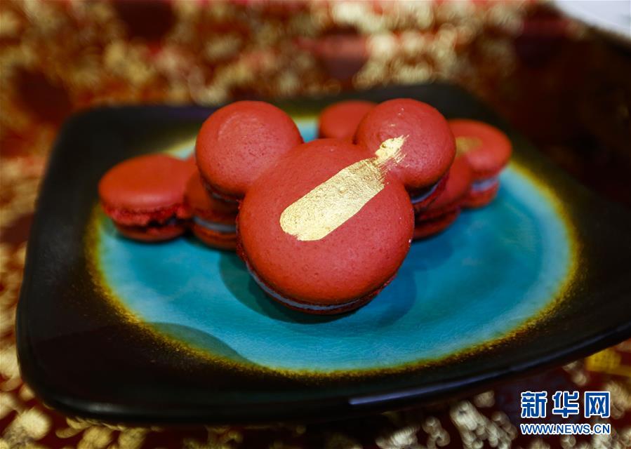 (国际·图文互动)(9)通讯:美国迪士尼加州冒险乐园红红火火迎鼠年