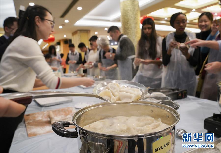 （XHDW）（1）纽约：中外学生联欢庆新春