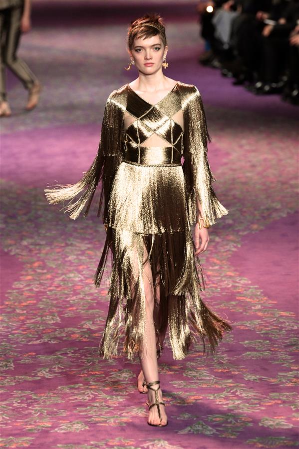 （国际）（2）巴黎高级定制时装周：迪奥发布春夏新品