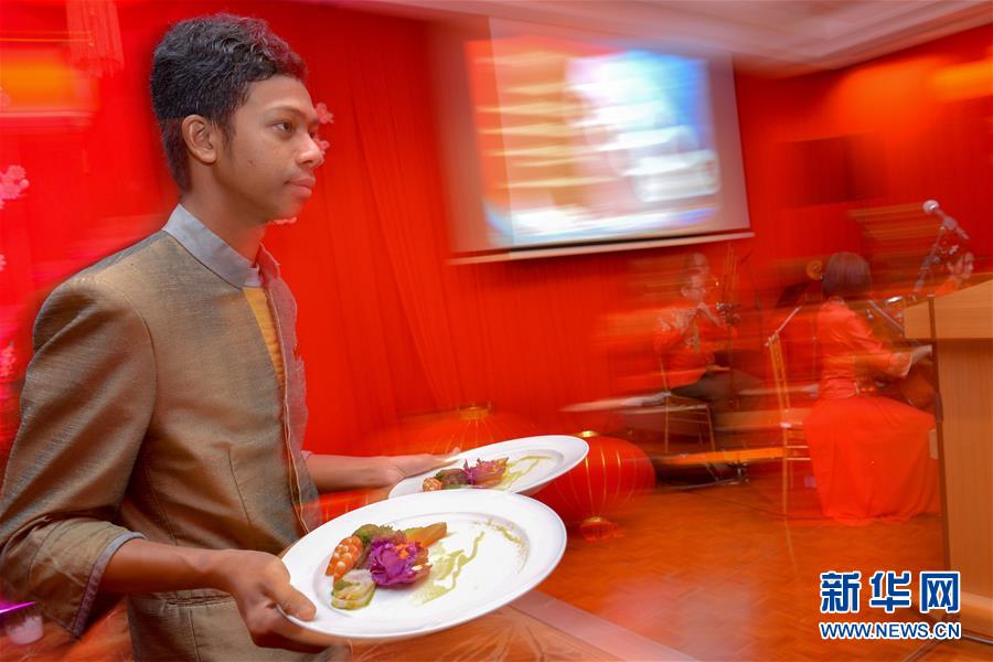 （国际）（1）通讯：“行走的年夜饭”首次走进马来西亚