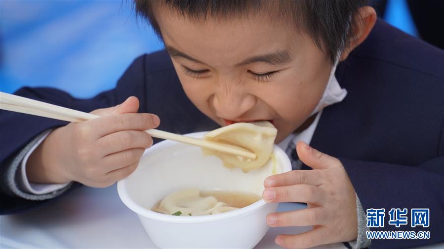 （国际）（6）东京塔亮起&ldquo;中国红&rdquo;