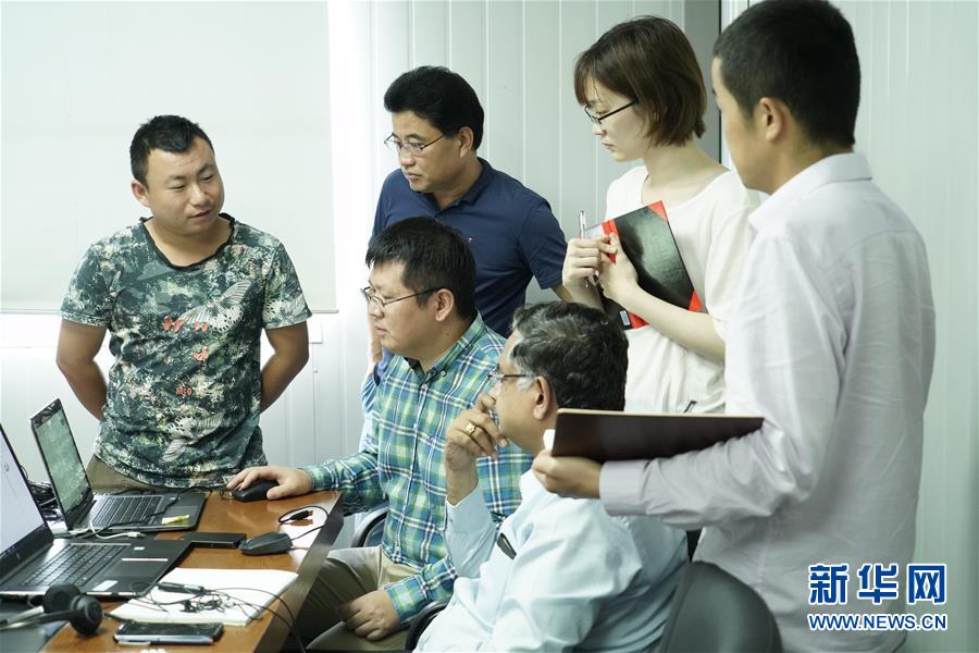 （国际·图文互动）（1）通讯：春节，“是工期而不是假期”——记科伦坡港口城的中国建设者