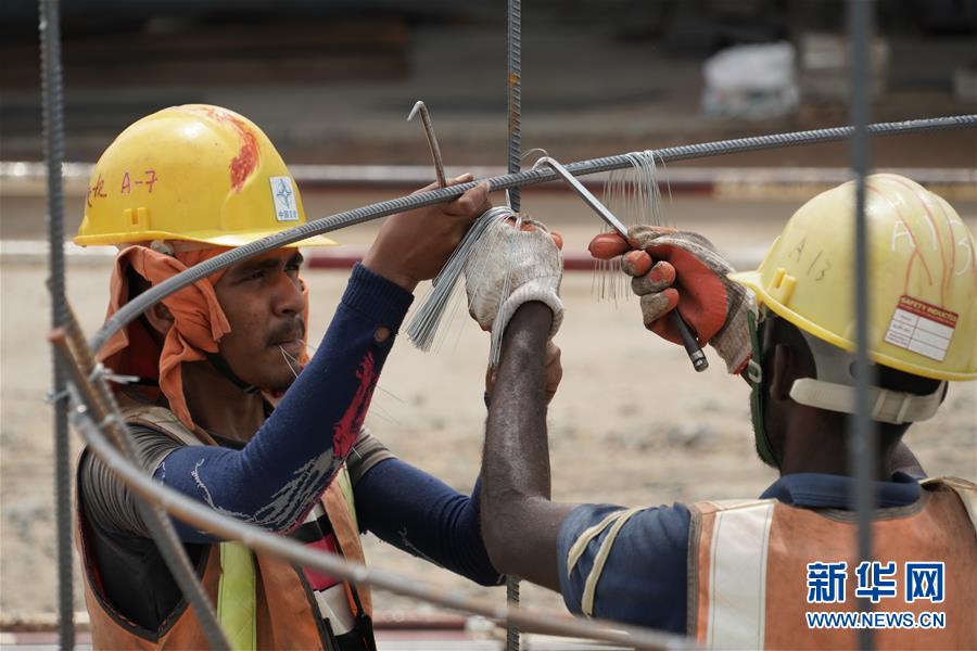 （国际·图文互动）（4）通讯：春节，“是工期而不是假期”——记科伦坡港口城的中国建设者
