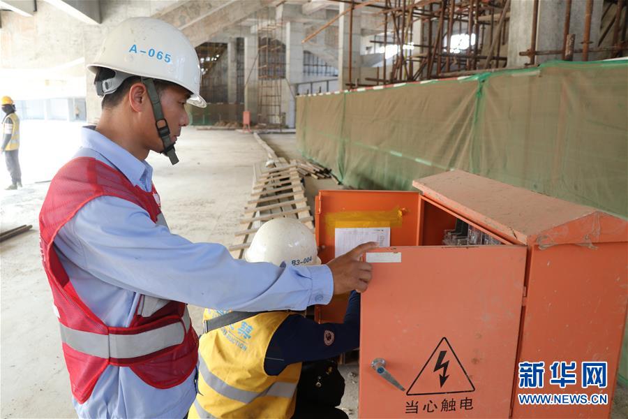 （国际&middot;图文互动）（1）通讯：&ldquo;祖国亲人请放心，我们在柬埔寨过年挺好的！&rdquo;&mdash;&mdash;来自中国援柬国家体育场项目建设者的春节问候