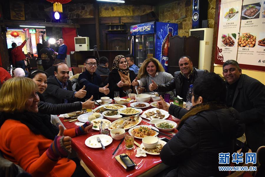 （国际·图文互动）吃饺子、发红包、看春晚——叙利亚民众感受中国春节文化
