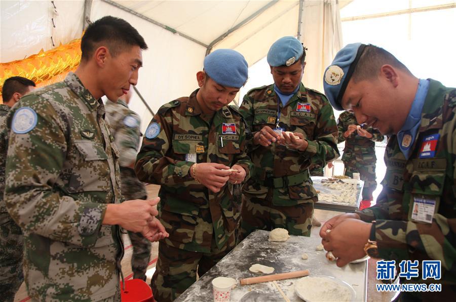 （国际&middot;图文互动）（2）通讯：欢度中国年　共筑和平梦&mdash;&mdash;记中国赴黎维和部队春节军民联欢