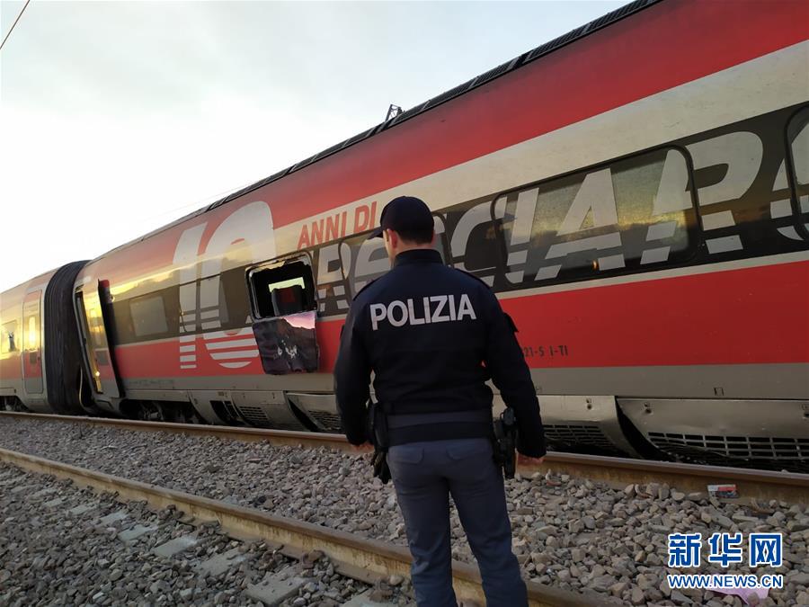 意大利北部发生高速列车脱轨事故 两人死亡、多人受伤